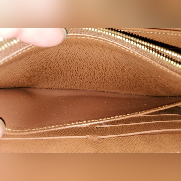Louis Vuitton Monogram Zippy Wallet - Picture 12 of 16